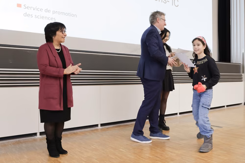 Remise attestations "Internet & Code pour les filles" Service de la promotion des Sciences de l'EPFL