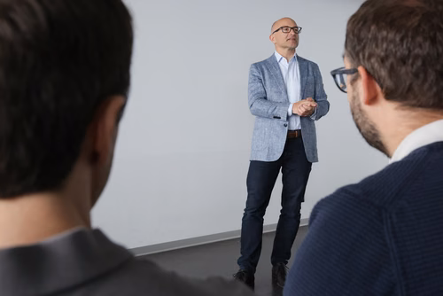 Cours Turing adressés aux gymnasiens, gymnasiennes de suisse romande. Ces cours sont organisés par la faculté IC