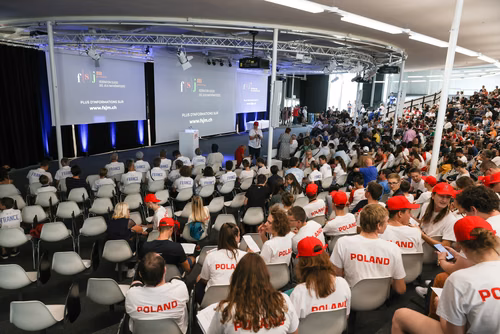 Le championnat des jeux mathématiques et logiques est une compétition populaire et scolaire organisée chaque année à l’échelon européen. Il voit s’affronter des passionné·e·s de mathématiques de toutes générations venus d’une douzaine de pays. Sa finale internationale, qui a traditionnellement lieu à Paris, sera cette année organisée à Lausanne (EPFL). La FSJM gère depuis plus de 30 ans l’organisation de ce championnat en Suisse. Finale sur le Campus EPFL