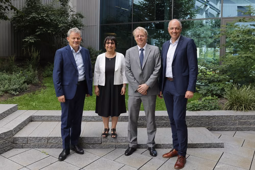 Destiné aux jeunes filles et garçons de sept à seize ans, il propose une approche pédagogique active et ludique qui éveille l’intérêt pour les sciences et pour les technologies. Ce, grâce à un partenariat avec UBS et la collaboration entre le Service de promotion des sciences de l’EPFL, l’EPFL Valais Wallis et le Canton du Valais. Canton du Valais  NCCR Catalysis, pôle de recherche du fonds national Suisse