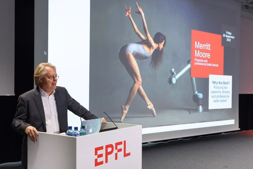 Physicienne et danseuse de ballet professionnelle, Merritt Moore 