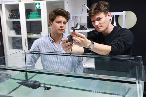 PROJETS ETUDIANTS - 14 étudiantes et étudiants en génie mécanique ont choisi de passer un semestre dans la tête de Léonard de Vinci. S’appuyant sur ses dessins réalisés au 15e et 16e siècle, les futurs ingénieurs ont construit d’ingénieuses machines, les transformant même, pour mieux en comprendre leur fonctionnement.