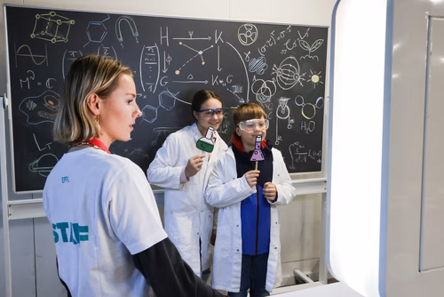 La découverte des sciences et des technologies au cœur du campus, pour les adultes et les enfants.
