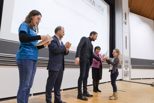 Remises des attestations robots et informatique pour les enfants du Jura