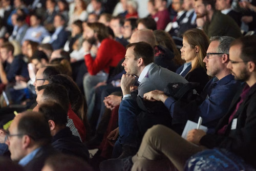22 entrepreneurs ont participé au concours de “pitch” devant 400 personnes lors de la Startup Champions Seed Night coorganisée par l’EPFL Alumni et venturelab au Forum Rolex Learning Center. Tej Tadi (PhD SV’11), fondateur et CEO de MindMaze, était l’invité d’honneur de cette édition.