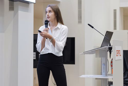 After two months of conducting research in an EPFL laboratory, the interns will present their research projects in the form of a poster or a short oral presentation (My research in 180 sec) to a selected audience including professors, donors, organizers as well as the cohort of interns.
