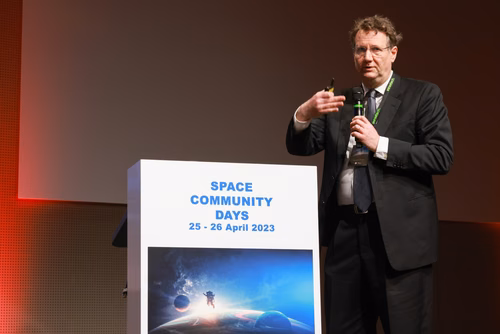 Challenges and opportunities in the space field. Practical and useful information for space industries and newcomers in the domain.