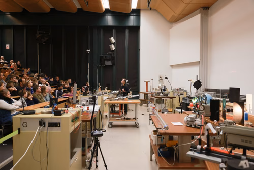 La lumière, voici la toute nouvelle thématique du festival Scientastic, le festival des sciences de l'EPFL Organisateur Service de promotion des sciences sps. 