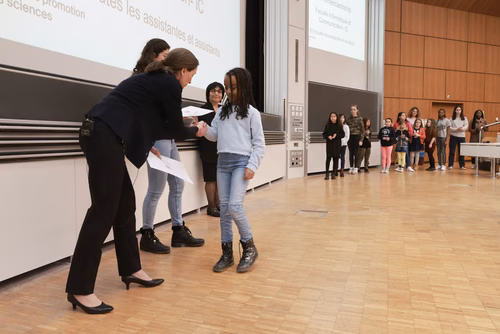 Journée à la découverte des Sciences Remise attestations "Internet & Code pour les filles" Service de la promotion des Sciences de l'EPFL 