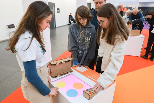 La lumière, voici la toute nouvelle thématique du festival Scientastic, le festival des sciences de l'EPFL Organisateur Service de promotion des sciences sps. 