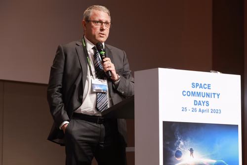 Challenges and opportunities in the space field. Practical and useful information for space industries and newcomers in the domain.