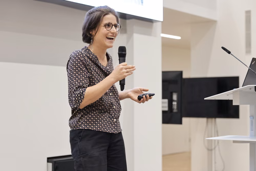 After two months of conducting research in an EPFL laboratory, the interns will present their research projects in the form of a poster or a short oral presentation (My research in 180 sec) to a selected audience including professors, donors, organizers as well as the cohort of interns.