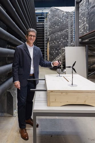 EPFL professor Fernando Porté-Agel has won the ENAC Polysphère Award for the second time in under a decade. He uses concrete examples and novel teaching methods to make fluid mechanics a fun, interactive topic to study. 