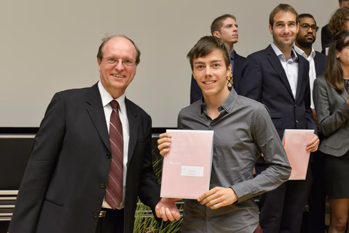 Convocation of the 2016  Physics class, october1, 2016