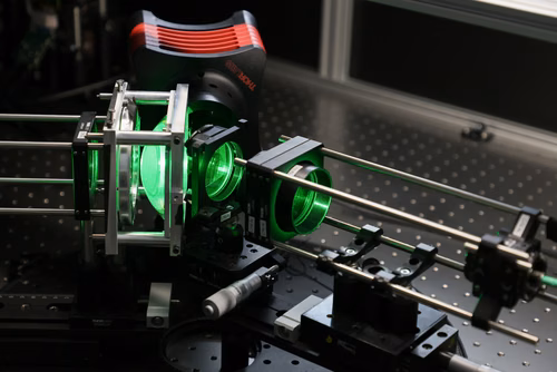 Dans un monde où réalité augmentée et réalité virtuelle pourraient devenir notre quotidien, le système light-field développé par Creal, spin-off de l’EPFL, crée un confort visuel qui pourrait faire la différence. La dernière version de son système est présentée cette semaine à l’Augmented World Expo aux États-Unis.