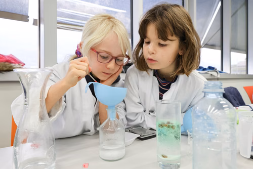 Ateliers scientifiques d’une heure pour les jeunes âgés de 7 à 13 ans proposés les 13 et 14 novembre 2021 à l’EPFL Valais Wallis