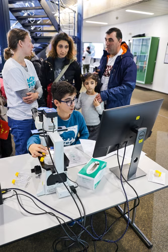 La découverte des sciences et des technologies au cœur du campus, pour les adultes et les enfants.