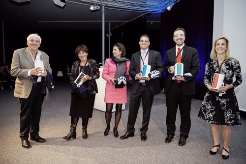 La première édition du gala EPFL Alumni a réuni près de 650 diplômé.es au Rolex Learning Center. Ils ont pu participer à une soirée festive et entendre le Prof. Patrick Aebischer – Président de l’EPFL jusqu’à fin 2016 – et le Prof. Martin Vetterli – Président de l’EPFL dès 2017 – échanger sur la transmission de Présidence.