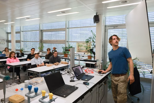 Journée de sensibilisation aux Sciences à Soleure. Organisé par le service de promotion des études 