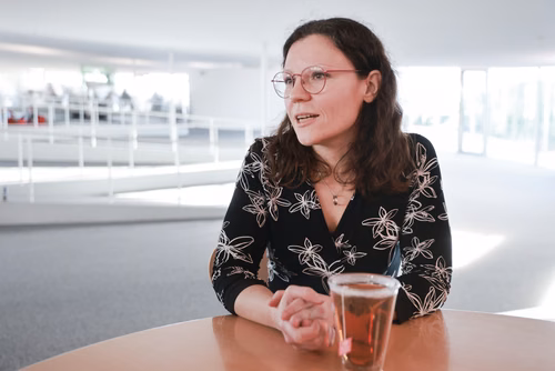 L’EPFL souhaite encourager l’enseignement et l’apprentissage de compétences applicables dans divers domaines, comme la gestion de projet, l’entrepreneuriat ou encore l’éthique et la durabilité. Une mission à laquelle doit s’atteler le nouveau Centre de compétences transverses et de carrière qui vient d’être créé. Tamara Milosevic, directrice du nouveau Centre de compétences transverses et de carrière.