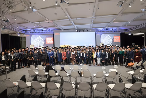 Cette cérémonie a pour objectif de remettre les Prix de la Recherche de l'EPFL aux lauréat·es et de féliciter toutes les doctorantes et doctorants qui ont terminé leur thèse avec succès cette année.