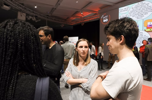 Pour sa quatrième édition, le concours Ma thèse en 180 secondes a couronné hier soir Alvaro Charlet, doctorant en science des matériaux. Il a expliqué aux 600 spectateurs du Forum Rolex comment les hydrogels qu’il fabrique et teste pourraient un jour remplacer des ligaments.