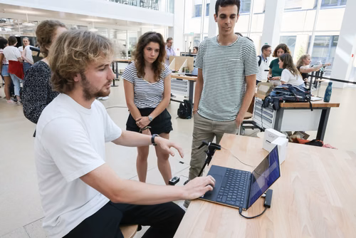 Durant le cours intitulé « Assistive Technology Challenge », des étudiants de l’EPFL ont développé des solutions personnalisées pour des patients atteints de handicap moteur.