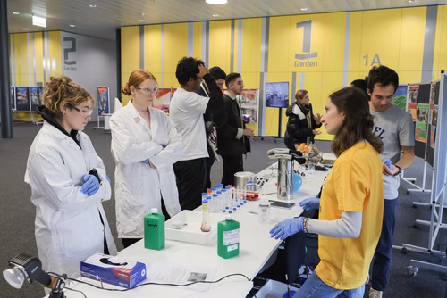 Un événement d’envergure pour préparer son avenir. Comme chaque année, l’EPFL, via son Service de promotion de l’éducation et en collaboration avec ses facultés, se réjouit d'accueillir les gymnasiennes et gymnasiens sur son campus. L’École propose de venir découvrir ses filières de formation, sa communauté estudiantine, son corps enseignant, ses équipes de recherche, les divers services dédiés aux étudiantes et étudiants débutant à l’EPFL, ainsi que les multiples associations chargées d’animer la vie socia