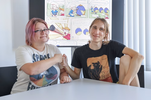 SÉRIE D’ÉTÉ – Projet de semestre (8). Dans le cadre d’un cours d’analyse critique des données, trois étudiantes ont réalisé une BD de vulgarisation sur les biais de perception aussi pertinente que drôle. Blandine Moulin (à gauche) et Nicole Vadot ont manié humour et rigueur scientifique.