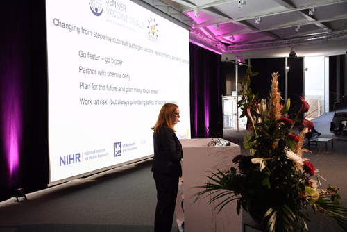 La fondation EPFL-WISH remet le 18 octobre son prix à la vaccinologue britannique, spécialiste des vaccins contre la grippe et des pathogènes viraux émergents. Prix Erna Hamburger