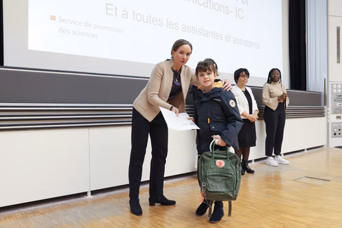 Journée à la découverte des Sciences Remise attestations "Internet & Code pour les filles" Service de la promotion des Sciences de l'EPFL 