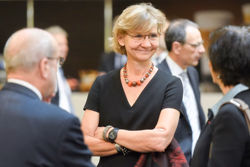  La traditionnelle cérémonie de la Magistrale a mis les diplômés 2018 à l'honneur. Ils l'attendaient depuis cinq ans: ce samedi était enfin le jour de la remise des diplômes de Master de l'EPFL pour 1043 étudiants. Cet événement a réuni 3000 personnes au STCC, dont les étudiants et leur famille, leurs professeurs et de nombreux invités, parmi lesquels le Conseiller fédéral Guy Parmelin.