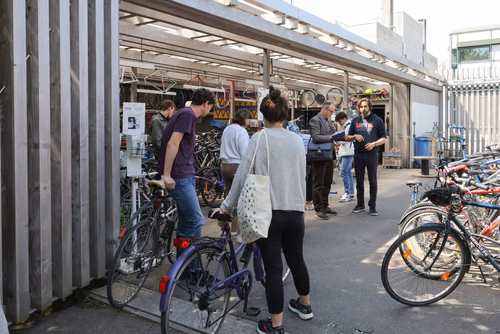 Bike to work est une action de PRO VELO Suisse qui réuni chaque printemps plus de 50'000 personnes à travers le pays. L’objectif est de faire découvrir au plus grand nombre de pendulaires le plaisir de se rendre au travail en vélo : un moyen de transport pratique, bon pour la santé et écologique. Remise des prix, Campus durable, EPFL-UNIL 