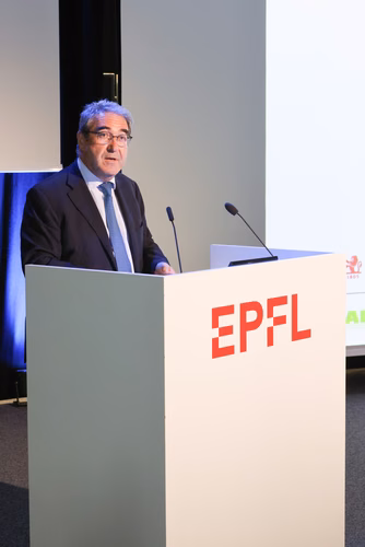 Le championnat des jeux mathématiques et logiques est une compétition populaire et scolaire organisée chaque année à l’échelon européen. Il voit s’affronter des passionné·e·s de mathématiques de toutes générations venus d’une douzaine de pays. Sa finale internationale, qui a traditionnellement lieu à Paris, sera cette année organisée à Lausanne (EPFL). La FSJM gère depuis plus de 30 ans l’organisation de ce championnat en Suisse. Finale sur le Campus EPFL