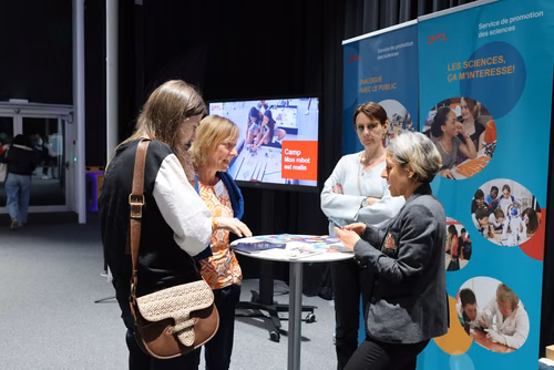 Bien que la représentation des étudiantes à l'EPFL ait progressé au cours des dix dernières années - atteignant désormais 30% -, de nombreux défis demeurent pour l'accès des filles et des femmes aux études et aux carrières scientifiques.