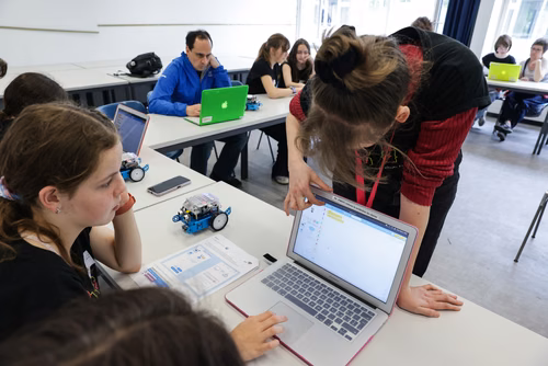 Le Meet up national annuel du Coding club des filles sur le campus de l’EPFL Service de promotion des sciences SPS 