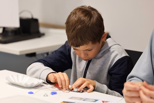 To celebrate 100 years of quantum science and technology, we invite you to discover the strange and fascinating world of quantum physics through hands-on activities, interactive demonstrations, workshops, and engaging talks.