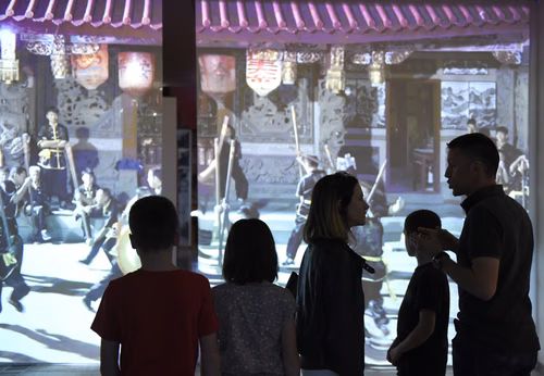 Kung Fu Motion retrace l’histoire dynamique des arts martiaux traditionnels de la Chine méridionale et de Hong Kong, vernissage