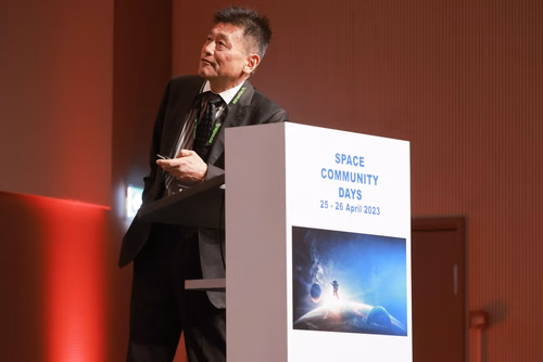Challenges and opportunities in the space field. Practical and useful information for space industries and newcomers in the domain.