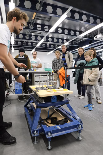 La découverte des sciences et des technologies au cœur du campus, pour les adultes et les enfants.