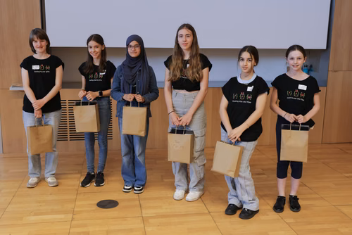 Le Meet up national annuel du Coding club des filles sur le campus de l’EPFL Service de promotion des sciences SPS 