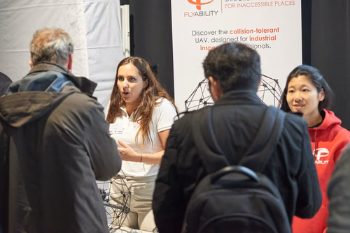 22 entrepreneurs ont participé au concours de “pitch” devant 400 personnes lors de la Startup Champions Seed Night coorganisée par l’EPFL Alumni et venturelab au Forum Rolex Learning Center. Tej Tadi (PhD SV’11), fondateur et CEO de MindMaze, était l’invité d’honneur de cette édition.