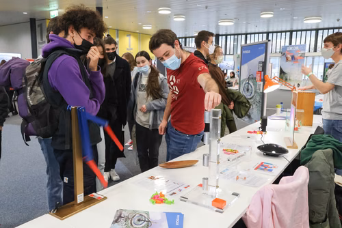 Journées des gymnasiens accueil et stands 