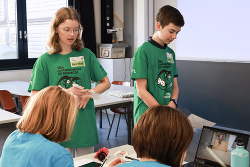 La 10ème édition du championnat de science par équipes, "Curieux et inventifs", permet à des jeunes filles et garçons de 8 à 15 ans de développer leur goût de la réflexion et de la recherche scientifique. Ils peuvent ainsi dévoiler leur inventivité dans une ambiance ludique et créative.