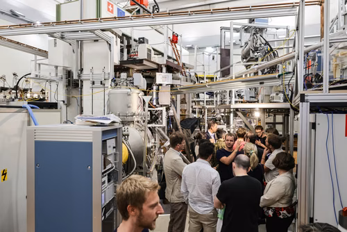On September 21st, EPFL celebrate the 30th anniversary of its flagship experiment, the Tokamak à Configuration Variable (TCV). Operated by the Swiss Plasma Center as part of the EUROfusion Consortium, it is one of the key European facilities for the ITER project, which aims to demonstrate the scientific and technological feasibility of fusion as an energy source, and the development of DEMO, whose objective is to prove its commercial feasibility. The TCV Tokamak represents a major asset in the global effort