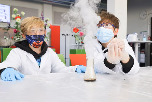 Ateliers scientifiques d’une heure pour les jeunes âgés de 7 à 13 ans proposés les 13 et 14 novembre 2021 à l’EPFL Valais Wallis