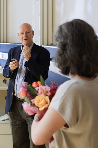 A l'occasion du dernier cours de Claude Nicollier, ses amis, collègues et famille lui ont fait la surprise d'être présents