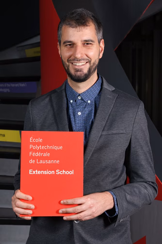 Remise des diplômes COS aux participants d'Extension School