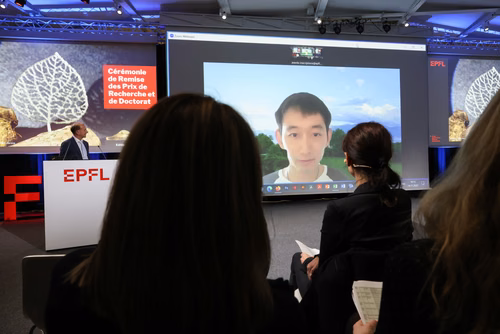 Cette cérémonie a pour objectif de remettre les Prix de la Recherche de l'EPFL aux lauréat·es et de féliciter toutes les doctorantes et doctorants qui ont terminé leur thèse avec succès cette année.