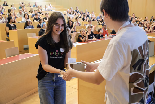 Le Meet up national annuel du Coding club des filles sur le campus de l’EPFL Service de promotion des sciences SPS 